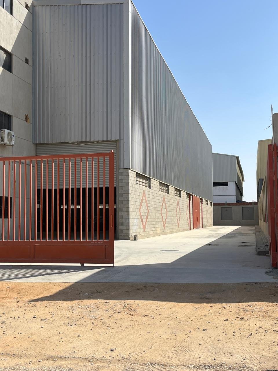 ساحة ومخازن مصنع ECR.co